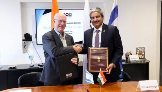 Tel Aviv University President Prof. Ariel Porat and H.E. Mr. J.P. Singh, Ambassador of India to Israel (left to right) (Photo credit: Chen Galili)